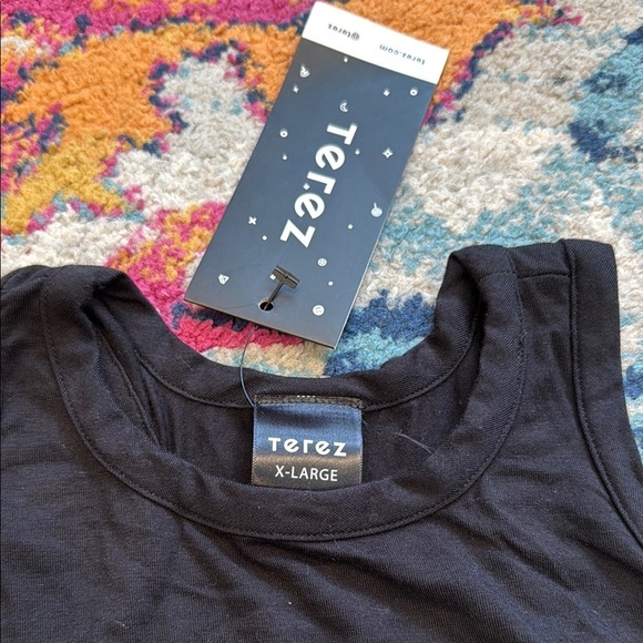 Terez Black Sleeveless Tank Top with Scoop Neckline - Picture 2 of 4